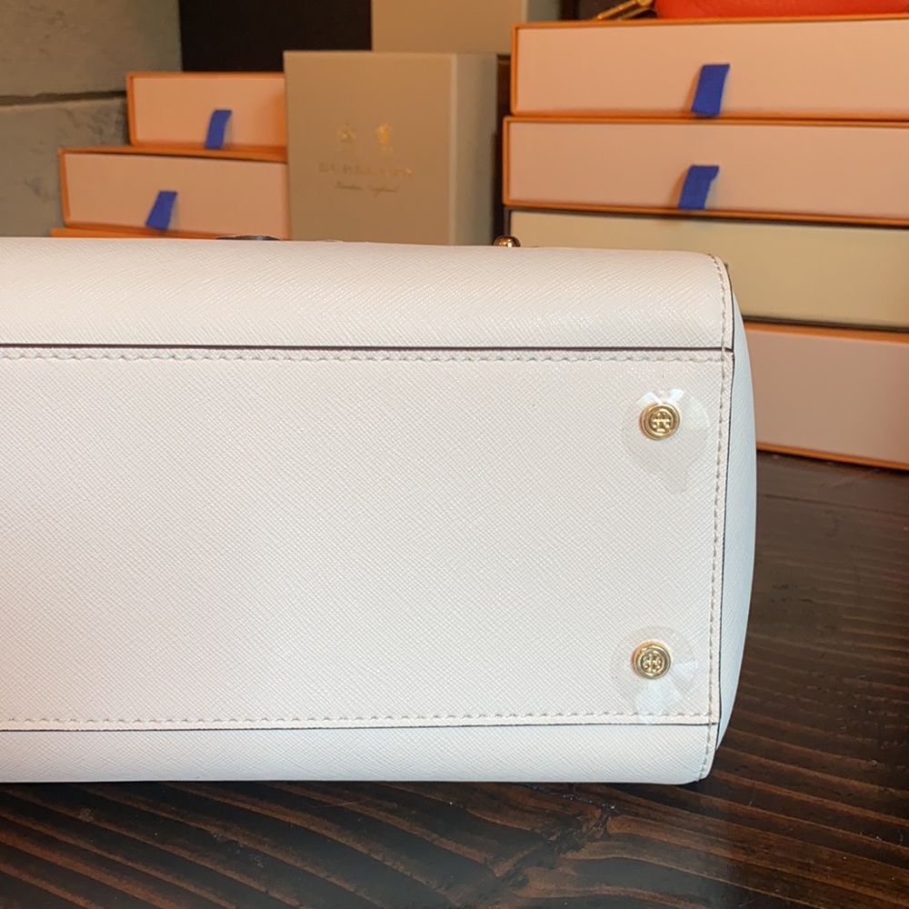 Tory Burch Emerson Crossbody Zip Tote - Picture 12 of 17